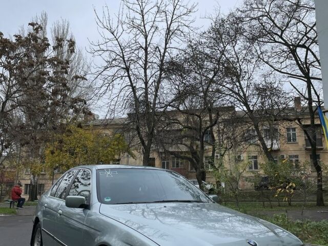 Серый БМВ 5 Серия, объемом двигателя 2.5 л и пробегом 230 тыс. км за 4050 $, фото 3 на Automoto.ua
