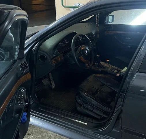 Серый БМВ 5 Серия, объемом двигателя 2.5 л и пробегом 250 тыс. км за 2400 $, фото 7 на Automoto.ua