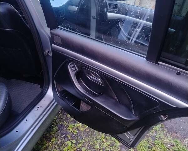 Серый БМВ 5 Серия, объемом двигателя 4.4 л и пробегом 999 тыс. км за 7800 $, фото 15 на Automoto.ua