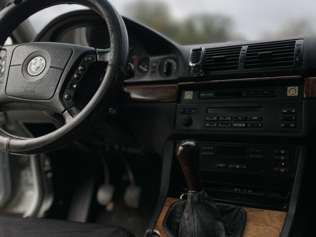 Серый БМВ 5 Серия, объемом двигателя 2.5 л и пробегом 400 тыс. км за 2499 $, фото 4 на Automoto.ua