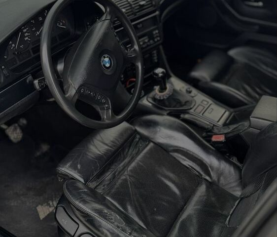 Серый БМВ 5 Серия, объемом двигателя 2 л и пробегом 235 тыс. км за 3599 $, фото 5 на Automoto.ua