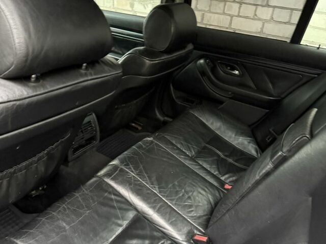 Серый БМВ 5 Серия, объемом двигателя 2.5 л и пробегом 299 тыс. км за 3850 $, фото 3 на Automoto.ua