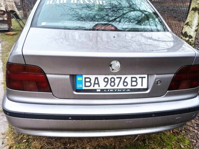 Серый БМВ 5 Серия, объемом двигателя 2.5 л и пробегом 200 тыс. км за 5000 $, фото 2 на Automoto.ua