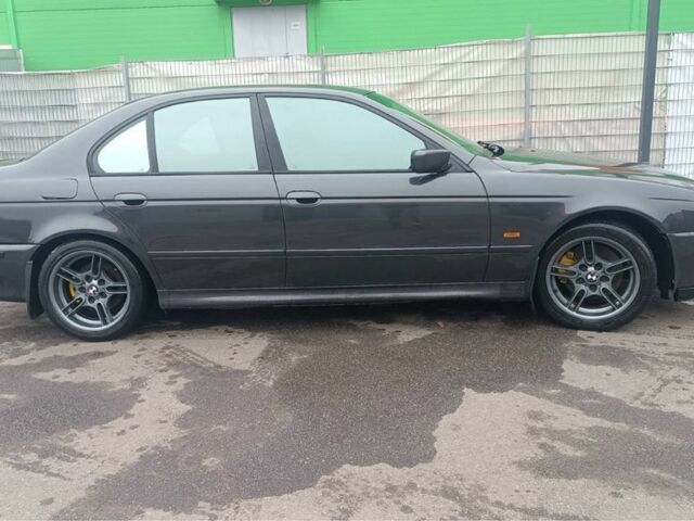 Серый БМВ 5 Серия, объемом двигателя 3.5 л и пробегом 200 тыс. км за 5500 $, фото 3 на Automoto.ua