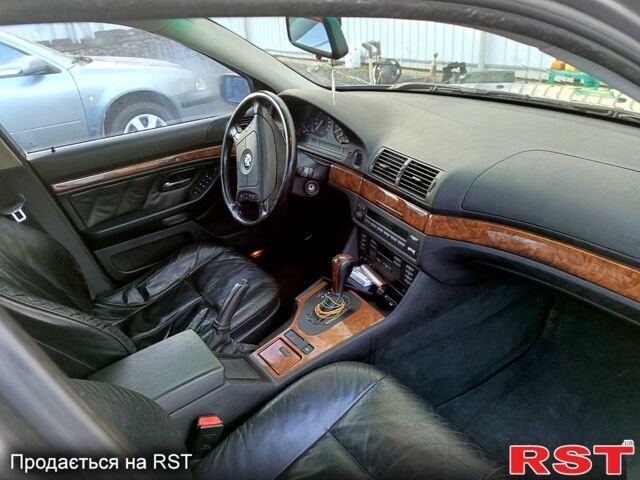 Серый БМВ 5 Серия, объемом двигателя 3.5 л и пробегом 200 тыс. км за 3650 $, фото 5 на Automoto.ua