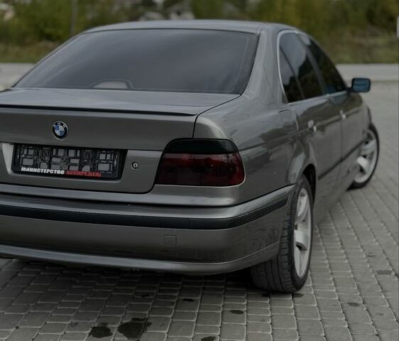 Серый БМВ 5 Серия, объемом двигателя 2 л и пробегом 235 тыс. км за 3599 $, фото 7 на Automoto.ua