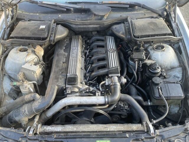 Серый БМВ 5 Серия, объемом двигателя 2.5 л и пробегом 350 тыс. км за 1500 $, фото 6 на Automoto.ua