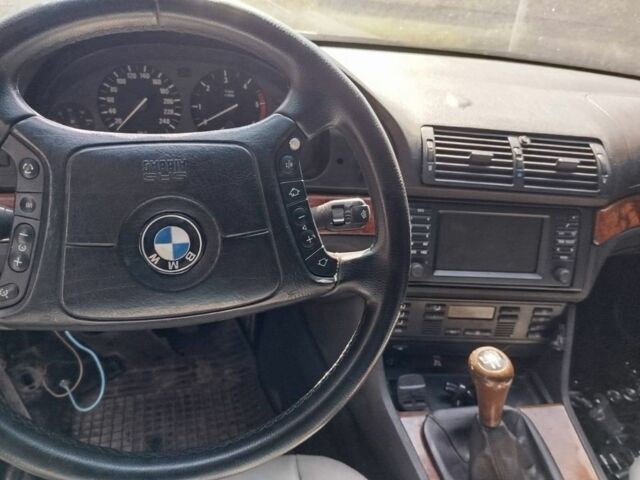 Серый БМВ 5 Серия, объемом двигателя 2.5 л и пробегом 300 тыс. км за 1450 $, фото 5 на Automoto.ua