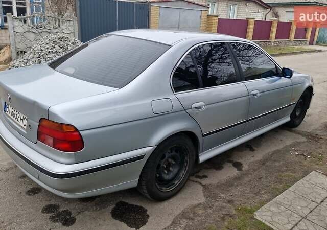 Серый БМВ 5 Серия, объемом двигателя 2 л и пробегом 295 тыс. км за 4000 $, фото 3 на Automoto.ua