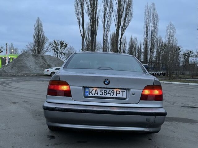 Серый БМВ 5 Серия, объемом двигателя 2.5 л и пробегом 395 тыс. км за 3600 $, фото 2 на Automoto.ua