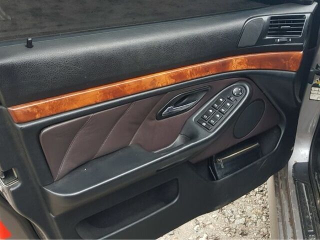 Серый БМВ 5 Серия, объемом двигателя 2.5 л и пробегом 1 тыс. км за 2600 $, фото 6 на Automoto.ua