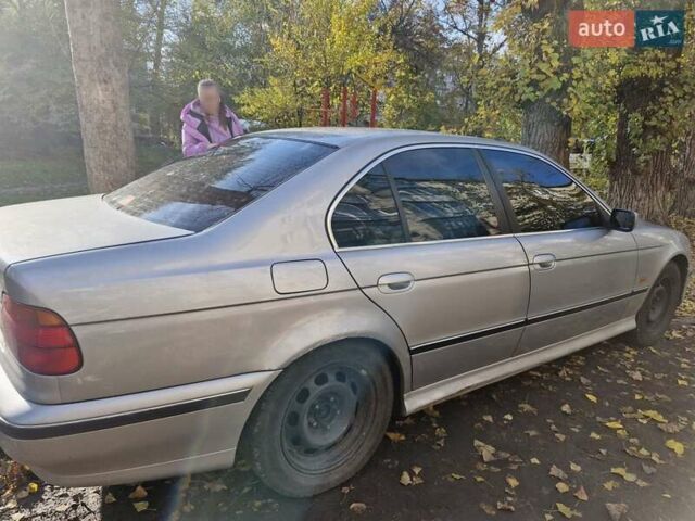 Серый БМВ 5 Серия, объемом двигателя 2 л и пробегом 295 тыс. км за 4000 $, фото 2 на Automoto.ua