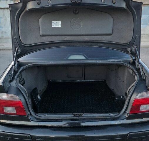 Серый БМВ 5 Серия, объемом двигателя 3 л и пробегом 535 тыс. км за 3900 $, фото 4 на Automoto.ua