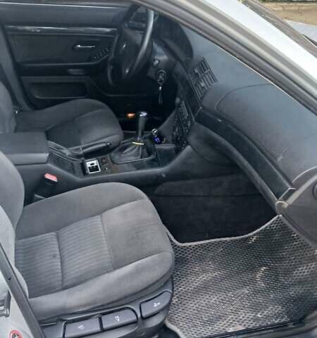 Серый БМВ 5 Серия, объемом двигателя 1.99 л и пробегом 510 тыс. км за 3550 $, фото 7 на Automoto.ua