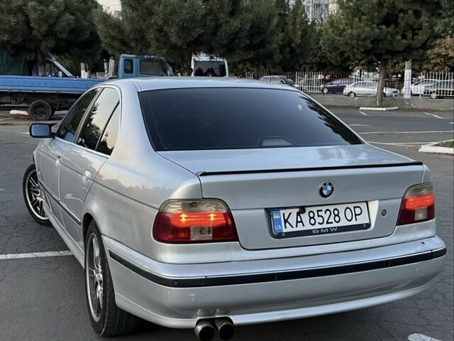 Серый БМВ 5 Серия, объемом двигателя 2.8 л и пробегом 340 тыс. км за 4500 $, фото 2 на Automoto.ua