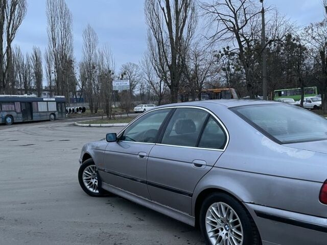 Серый БМВ 5 Серия, объемом двигателя 2.5 л и пробегом 395 тыс. км за 3600 $, фото 1 на Automoto.ua