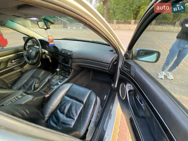 Серый БМВ 5 Серия, объемом двигателя 4.4 л и пробегом 577 тыс. км за 6700 $, фото 25 на Automoto.ua