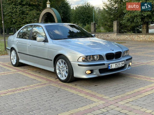 Серый БМВ 5 Серия, объемом двигателя 4.4 л и пробегом 577 тыс. км за 7500 $, фото 1 на Automoto.ua