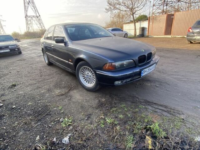 Серый БМВ 5 Серия, объемом двигателя 2 л и пробегом 200 тыс. км за 2950 $, фото 1 на Automoto.ua