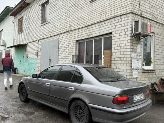 Серый БМВ 5 Серия, объемом двигателя 2.5 л и пробегом 299 тыс. км за 3850 $, фото 5 на Automoto.ua