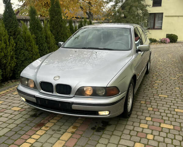 Серый БМВ 5 Серия, объемом двигателя 2.5 л и пробегом 154 тыс. км за 2800 $, фото 1 на Automoto.ua