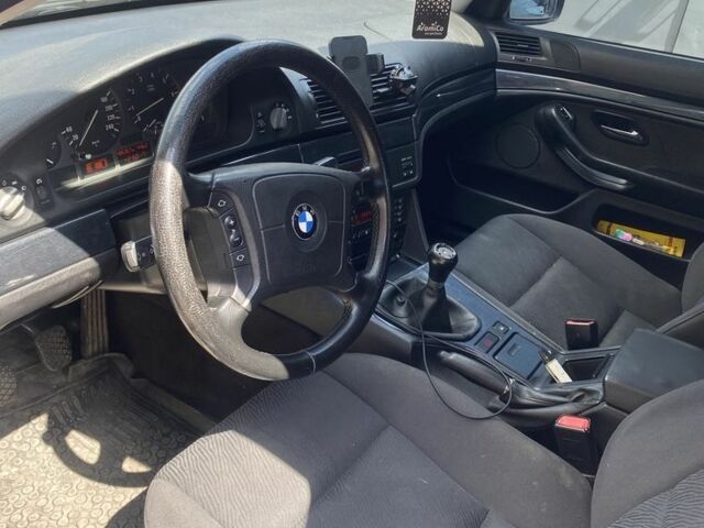 Серый БМВ 5 Серия, объемом двигателя 2 л и пробегом 495 тыс. км за 3950 $, фото 5 на Automoto.ua