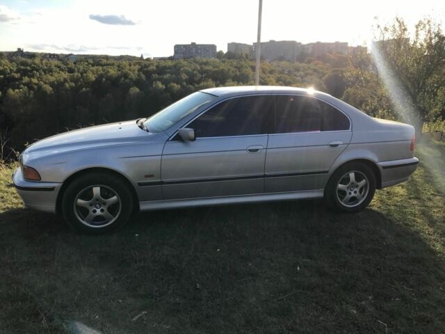 Серый БМВ 5 Серия, объемом двигателя 2 л и пробегом 363 тыс. км за 3900 $, фото 3 на Automoto.ua