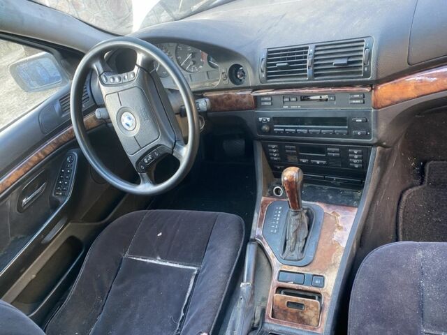 Серый БМВ 5 Серия, объемом двигателя 2.5 л и пробегом 350 тыс. км за 1500 $, фото 4 на Automoto.ua