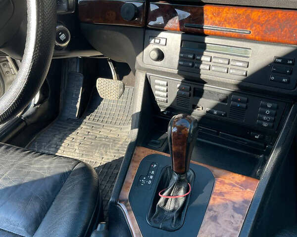 Сірий БМВ 5 Серія, об'ємом двигуна 2 л та пробігом 290 тис. км за 3200 $, фото 13 на Automoto.ua