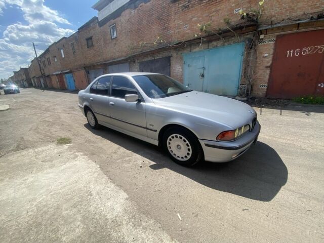 Серый БМВ 5 Серия, объемом двигателя 2 л и пробегом 495 тыс. км за 3950 $, фото 1 на Automoto.ua