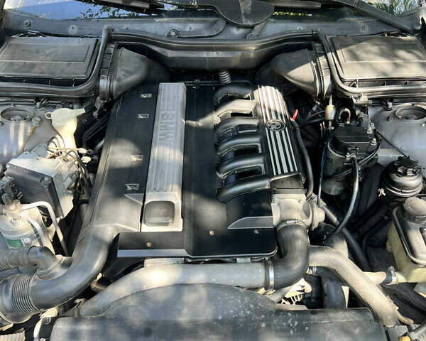 Серый БМВ 5 Серия, объемом двигателя 2.5 л и пробегом 431 тыс. км за 3700 $, фото 5 на Automoto.ua