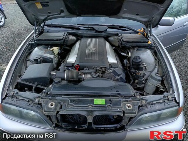 Серый БМВ 5 Серия, объемом двигателя 3.5 л и пробегом 200 тыс. км за 3650 $, фото 7 на Automoto.ua