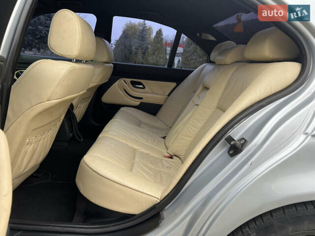 Серый БМВ 5 Серия, объемом двигателя 4.4 л и пробегом 350 тыс. км за 4999 $, фото 42 на Automoto.ua