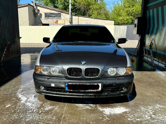 Серый БМВ 5 Серия, объемом двигателя 2.5 л и пробегом 295 тыс. км за 5000 $, фото 2 на Automoto.ua