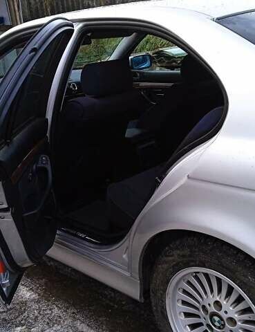 Серый БМВ 5 Серия, объемом двигателя 2.5 л и пробегом 150 тыс. км за 4300 $, фото 2 на Automoto.ua