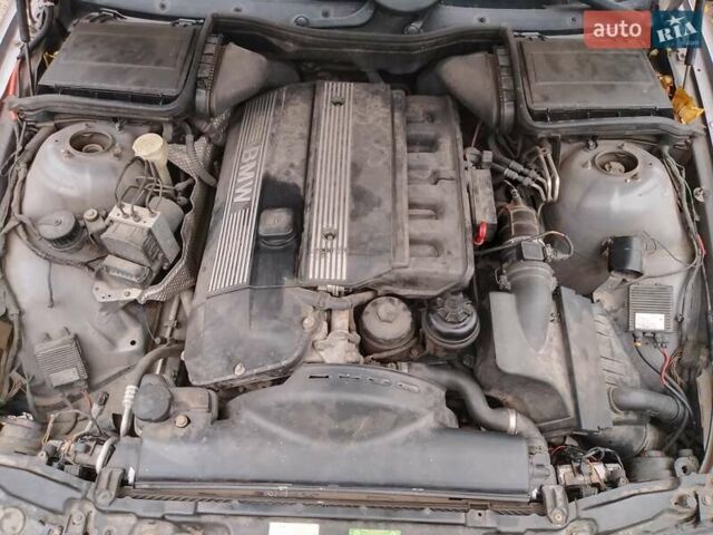 Серый БМВ 5 Серия, объемом двигателя 2 л и пробегом 332 тыс. км за 3500 $, фото 3 на Automoto.ua