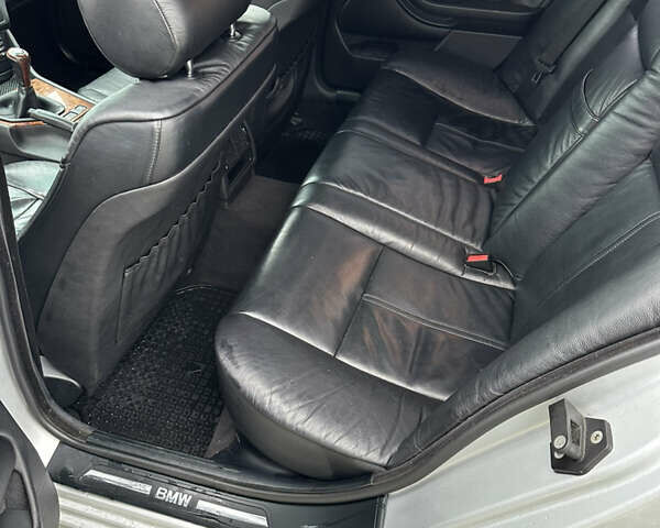 Сірий БМВ 5 Серія, об'ємом двигуна 2.93 л та пробігом 350 тис. км за 6200 $, фото 14 на Automoto.ua