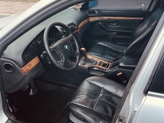 Серый БМВ 5 Серия, объемом двигателя 2.8 л и пробегом 282 тыс. км за 3499 $, фото 5 на Automoto.ua