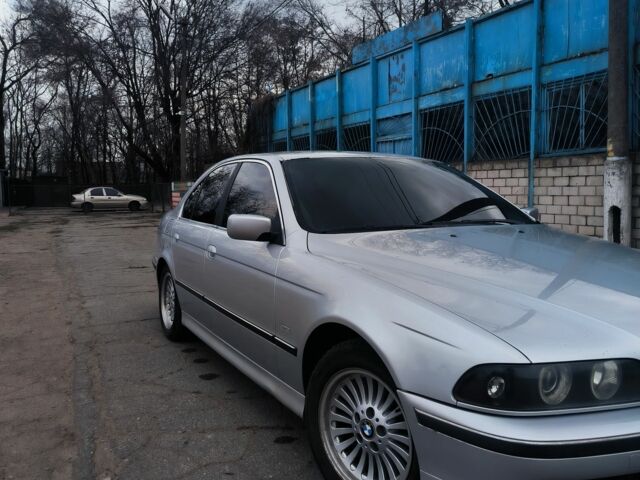 Серый БМВ 5 Серия, объемом двигателя 2.5 л и пробегом 279 тыс. км за 4400 $, фото 1 на Automoto.ua