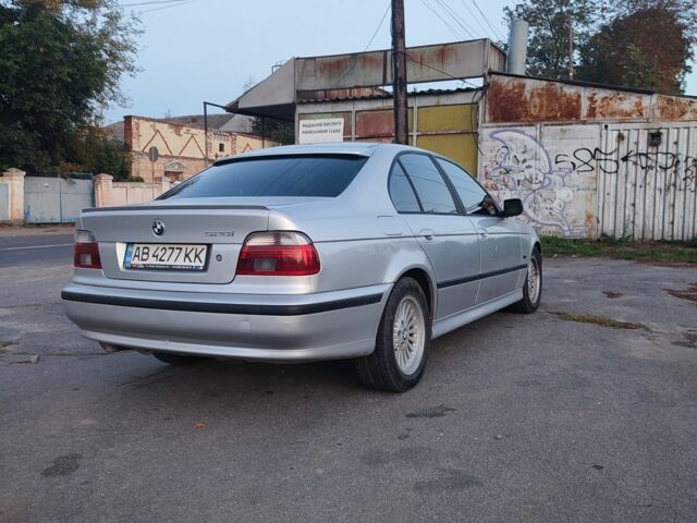 Серый БМВ 5 Серия, объемом двигателя 2.8 л и пробегом 390 тыс. км за 3700 $, фото 2 на Automoto.ua