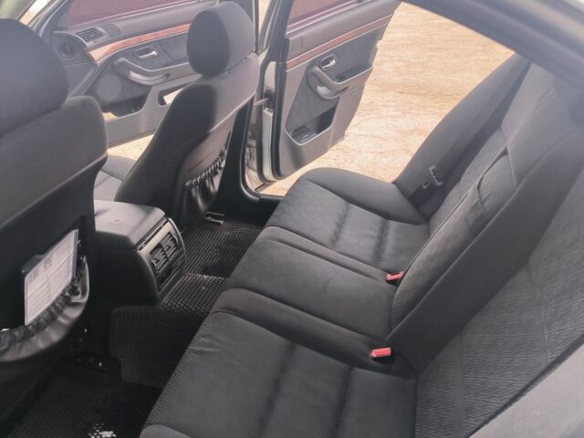 Серый БМВ 5 Серия, объемом двигателя 2.5 л и пробегом 279 тыс. км за 4400 $, фото 3 на Automoto.ua