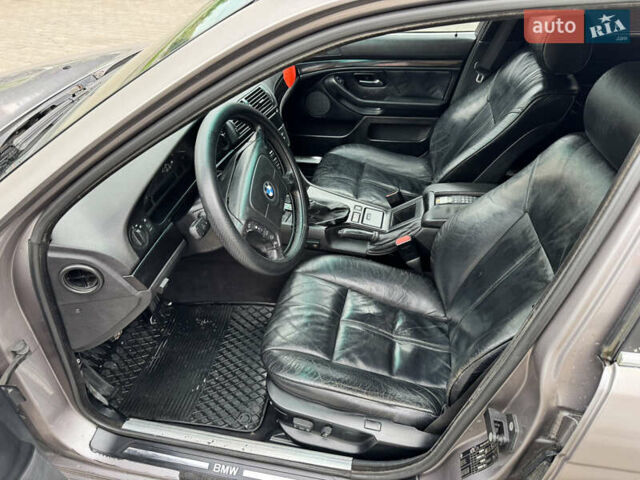 Сірий БМВ 5 Серія, об'ємом двигуна 2 л та пробігом 583 тис. км за 2999 $, фото 27 на Automoto.ua