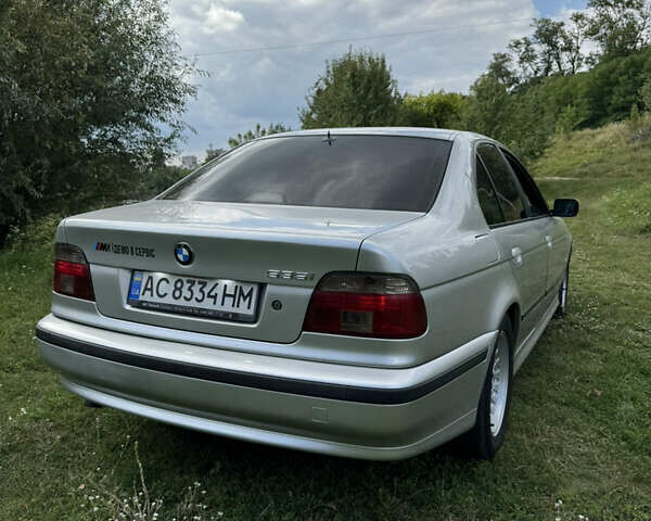 Серый БМВ 5 Серия, объемом двигателя 3.5 л и пробегом 356 тыс. км за 5000 $, фото 2 на Automoto.ua