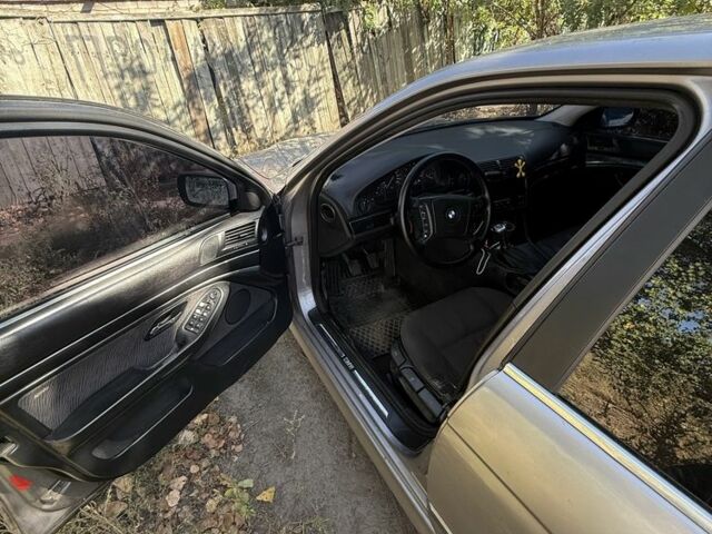 Серый БМВ 5 Серия, объемом двигателя 2.5 л и пробегом 400 тыс. км за 3650 $, фото 5 на Automoto.ua