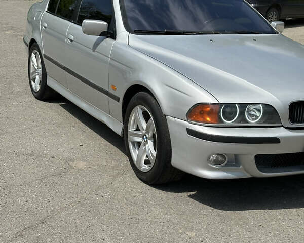 Серый БМВ 5 Серия, объемом двигателя 3 л и пробегом 400 тыс. км за 5500 $, фото 1 на Automoto.ua
