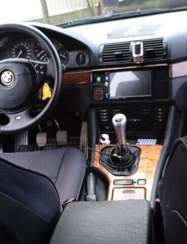 Серый БМВ 5 Серия, объемом двигателя 2.5 л и пробегом 150 тыс. км за 4300 $, фото 3 на Automoto.ua