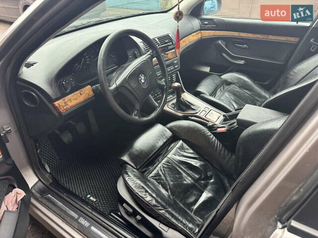 Серый БМВ 5 Серия, объемом двигателя 1.99 л и пробегом 350 тыс. км за 4500 $, фото 7 на Automoto.ua