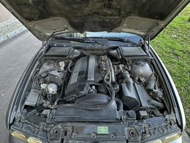 Серый БМВ 5 Серия, объемом двигателя 2.8 л и пробегом 400 тыс. км за 4500 $, фото 6 на Automoto.ua