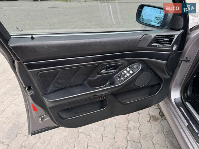 Сірий БМВ 5 Серія, об'ємом двигуна 2 л та пробігом 583 тис. км за 2999 $, фото 36 на Automoto.ua