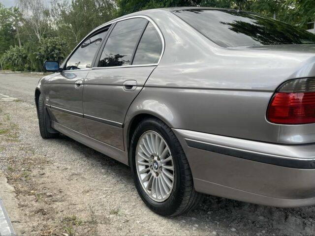 Серый БМВ 5 Серия, объемом двигателя 2 л и пробегом 341 тыс. км за 5800 $, фото 4 на Automoto.ua